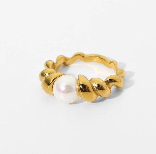 18k Gold Pearl in Love Ring